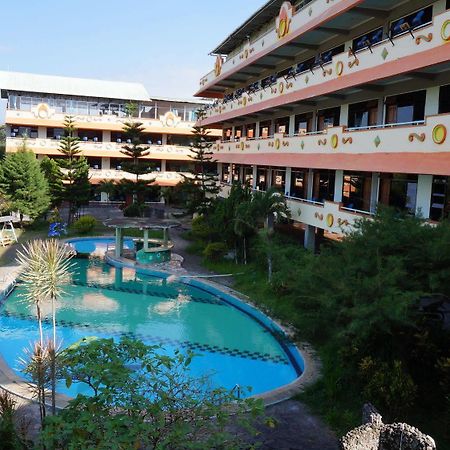 Hotel Surya Indah Batu Malang Экстерьер фото