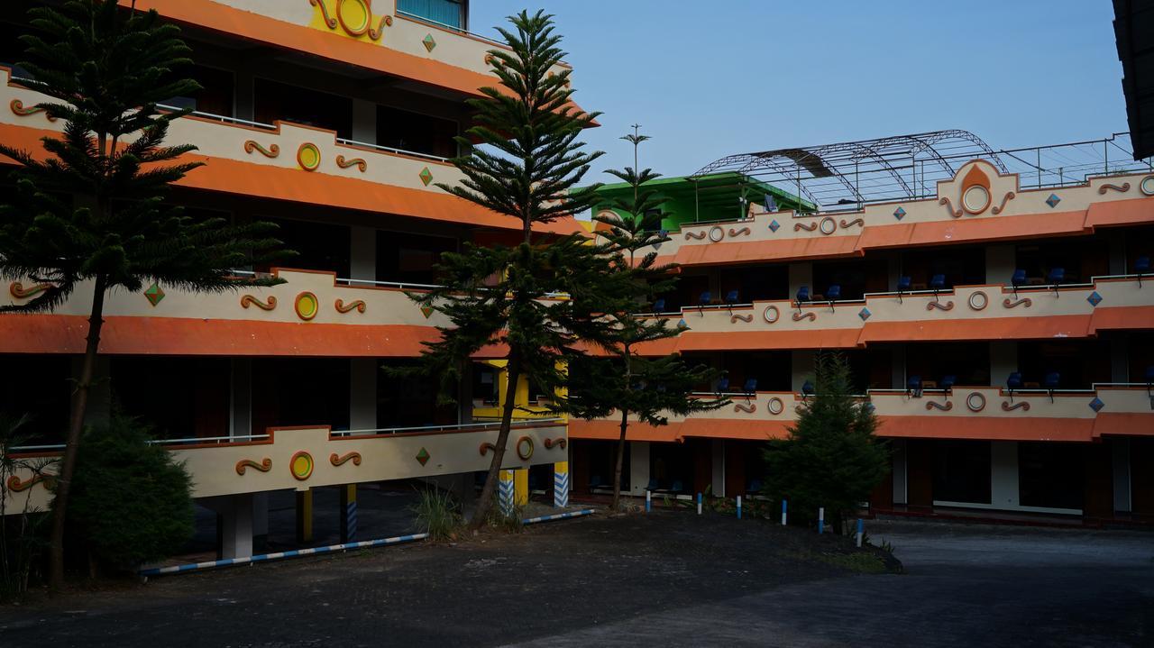 Hotel Surya Indah Batu Malang Экстерьер фото