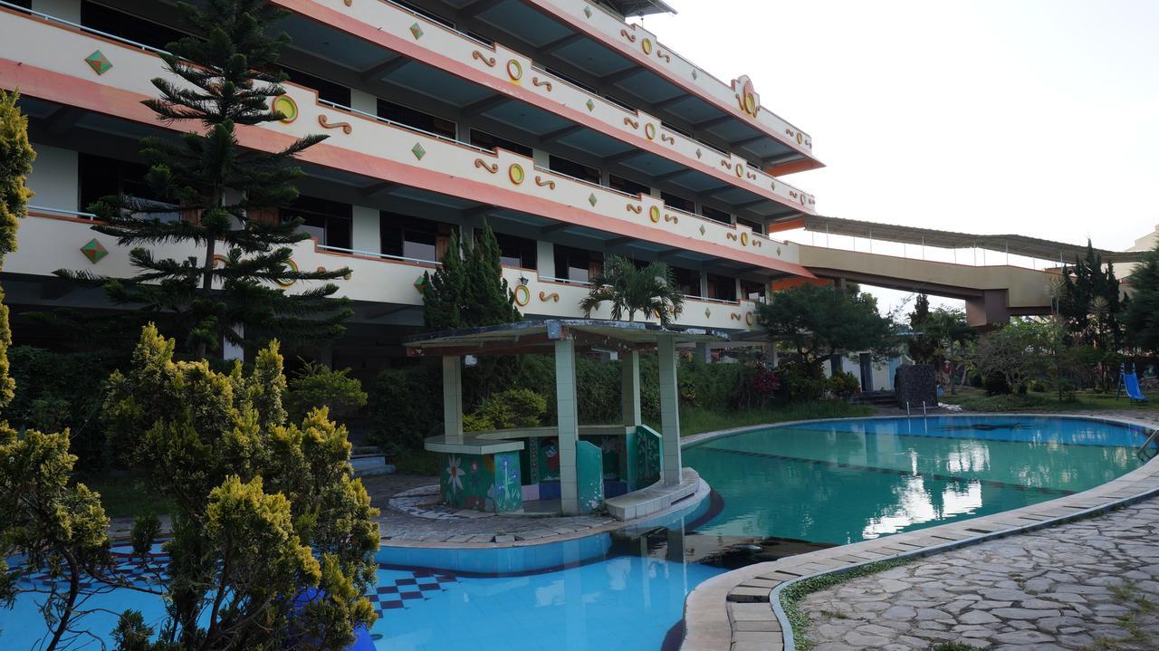 Hotel Surya Indah Batu Malang Экстерьер фото
