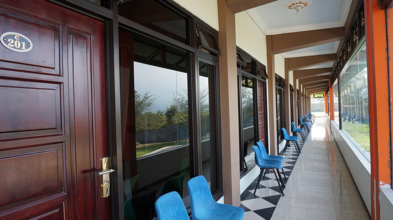 Hotel Surya Indah Batu Malang Экстерьер фото