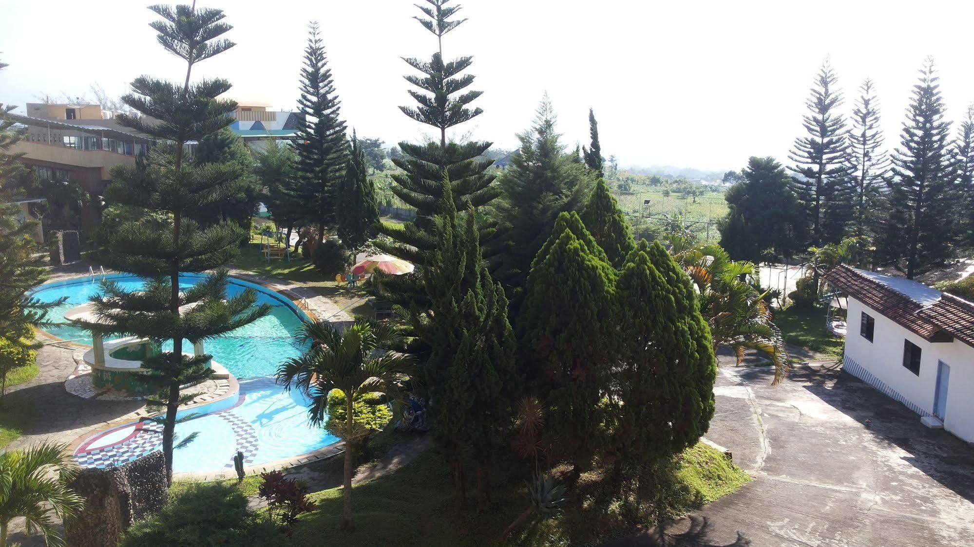 Hotel Surya Indah Batu Malang Экстерьер фото