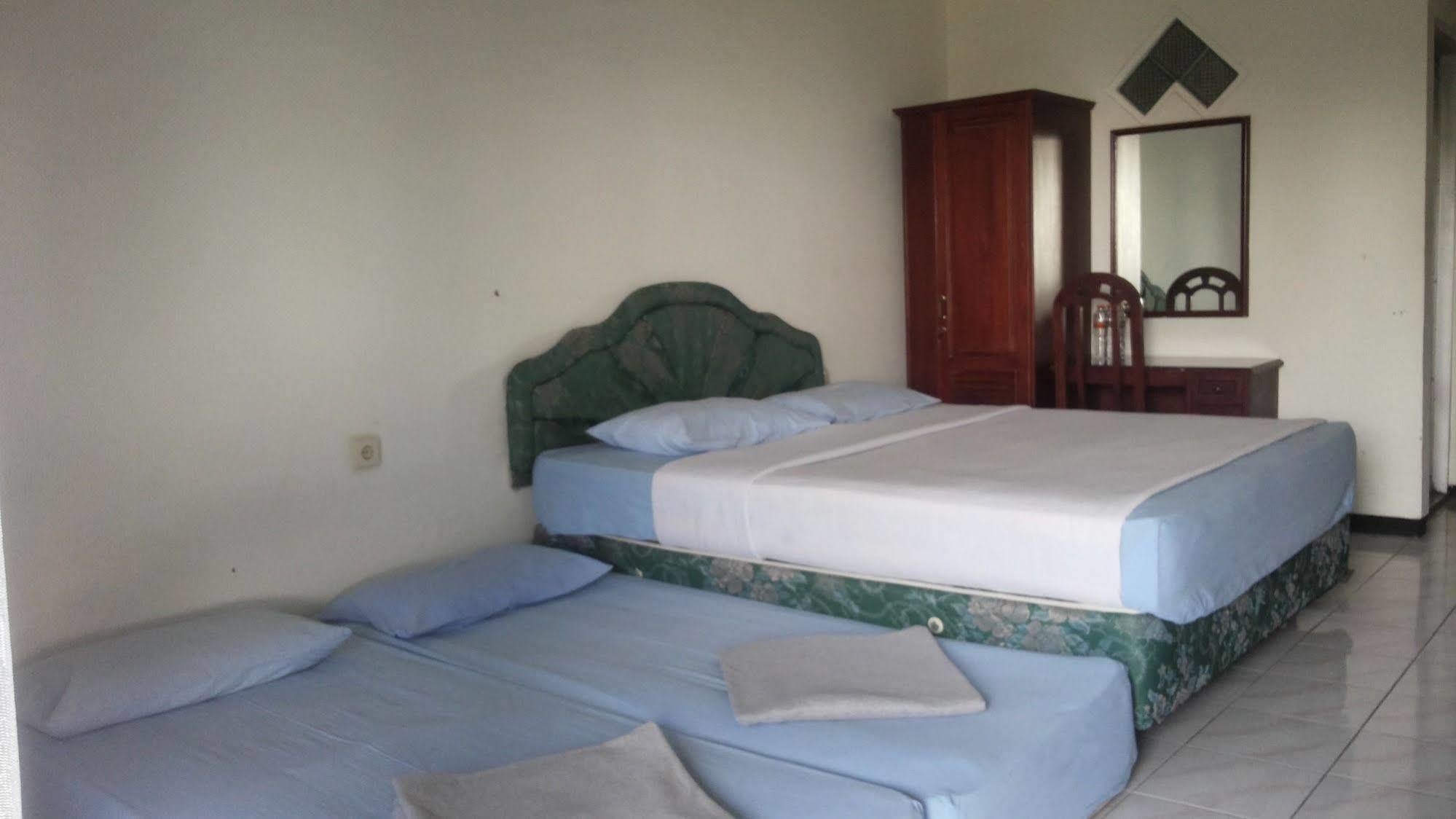 Hotel Surya Indah Batu Malang Экстерьер фото