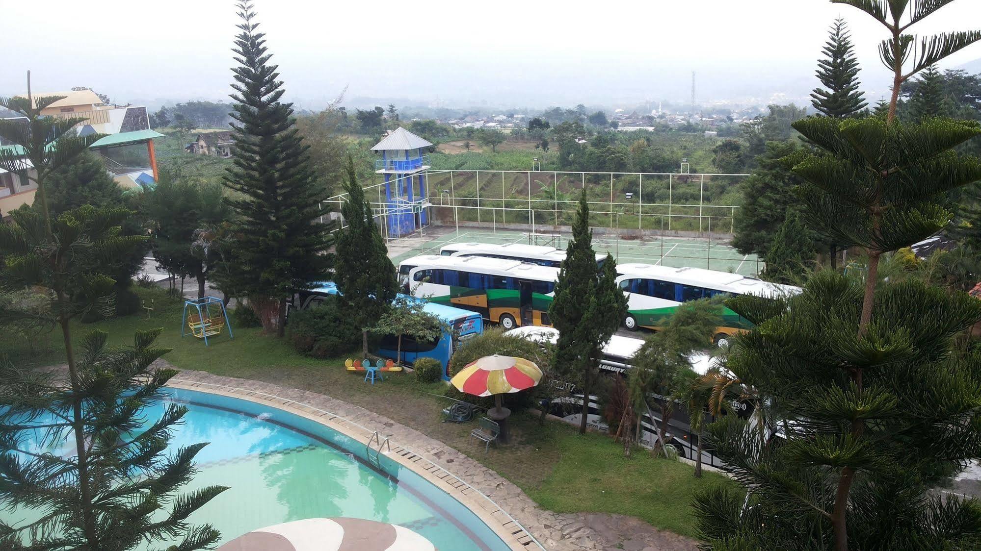 Hotel Surya Indah Batu Malang Экстерьер фото