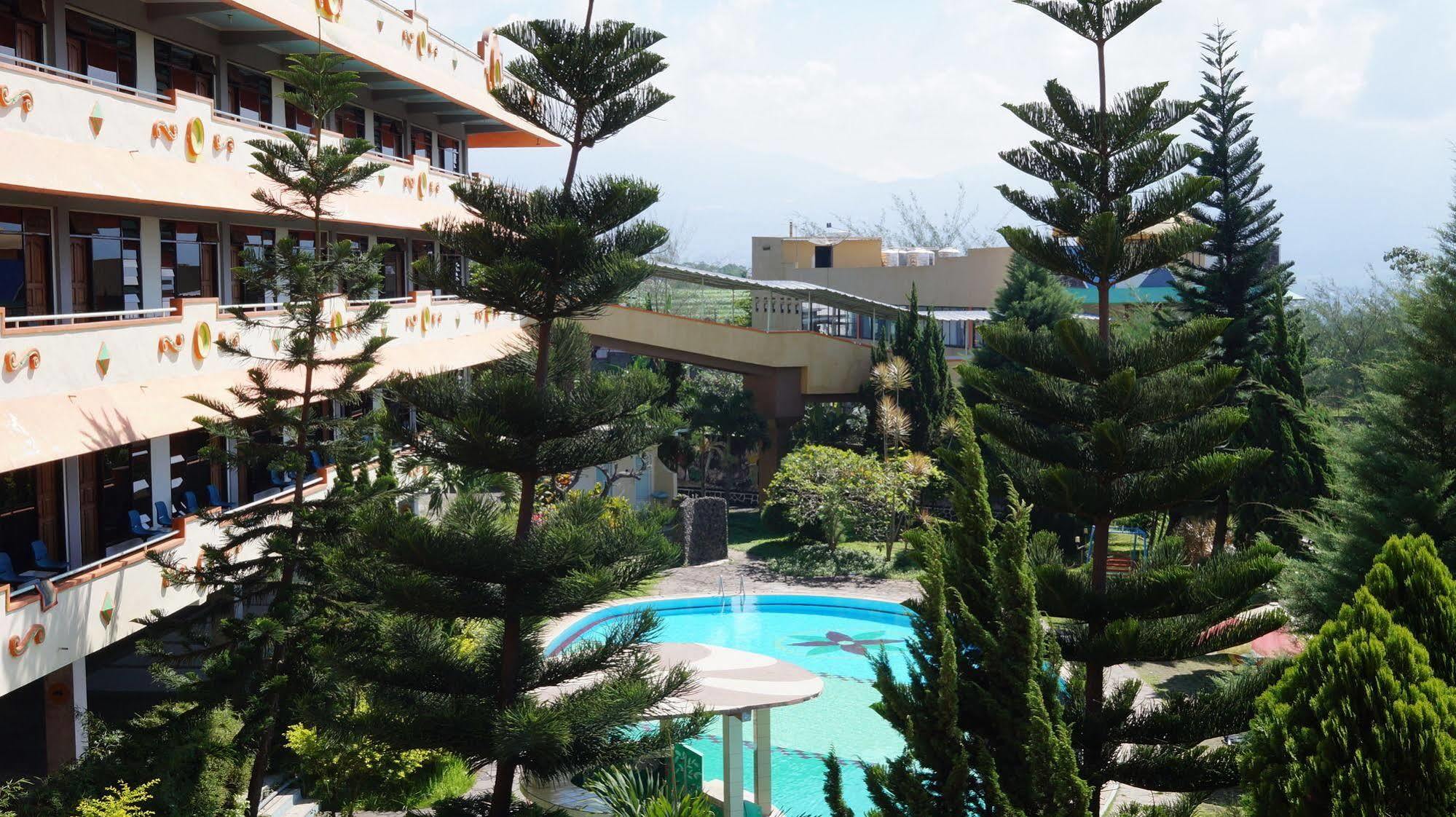 Hotel Surya Indah Batu Malang Экстерьер фото