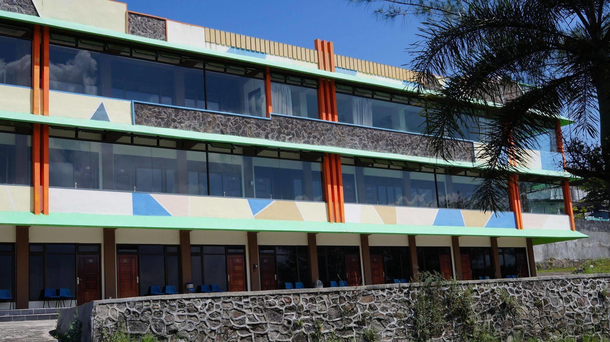 Hotel Surya Indah Batu Malang Экстерьер фото
