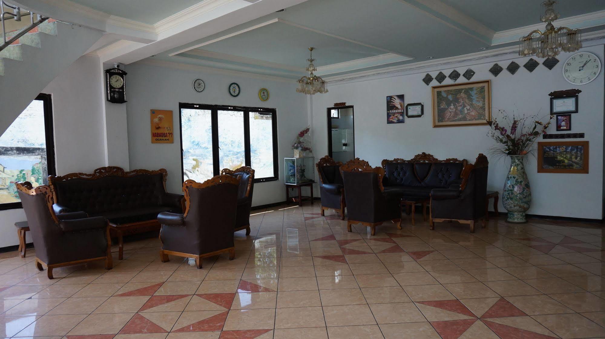 Hotel Surya Indah Batu Malang Экстерьер фото