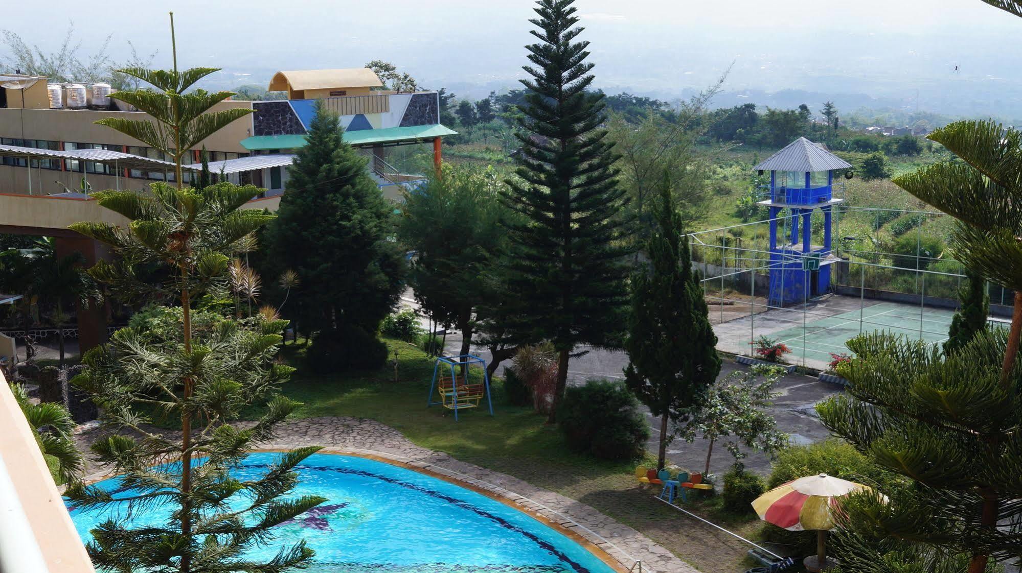 Hotel Surya Indah Batu Malang Экстерьер фото
